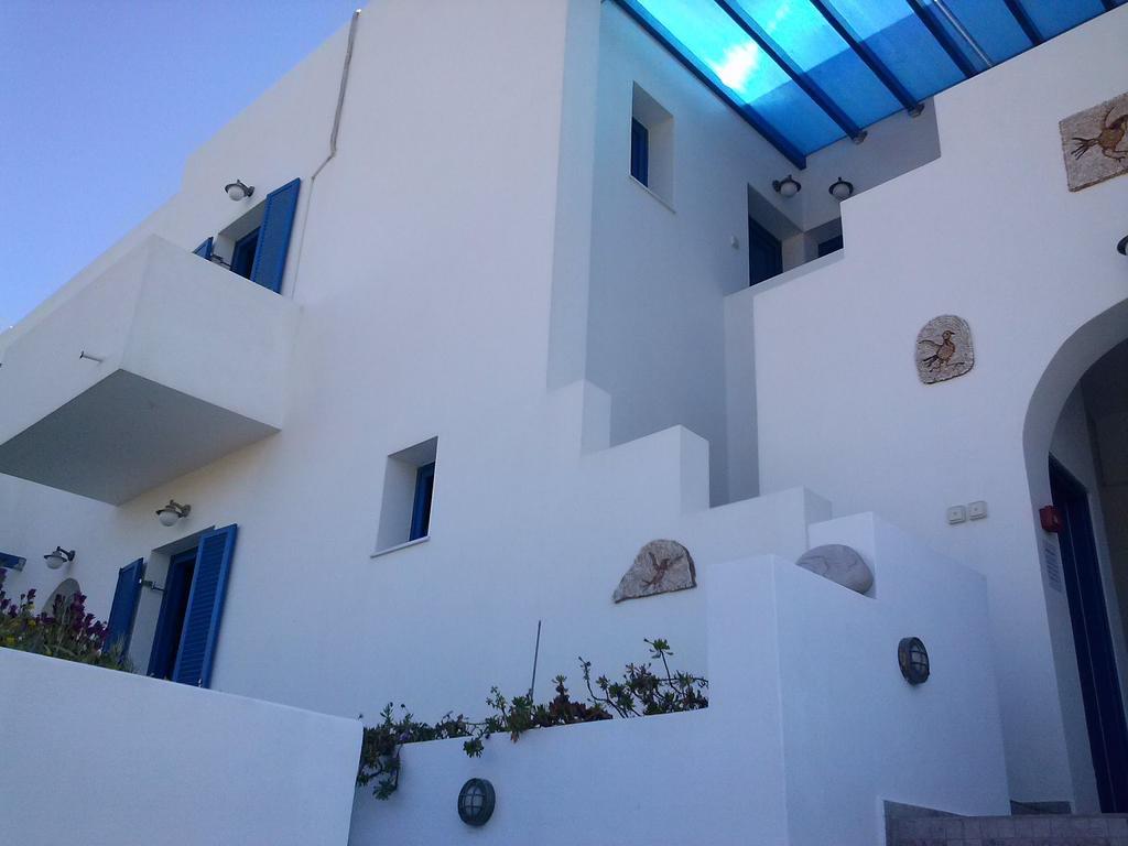Eleni Apartments Adamantas  Екстериор снимка