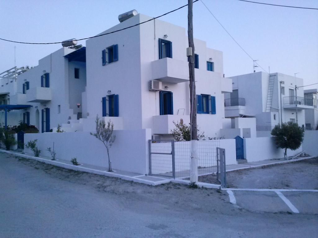 Eleni Apartments Adamantas  Екстериор снимка