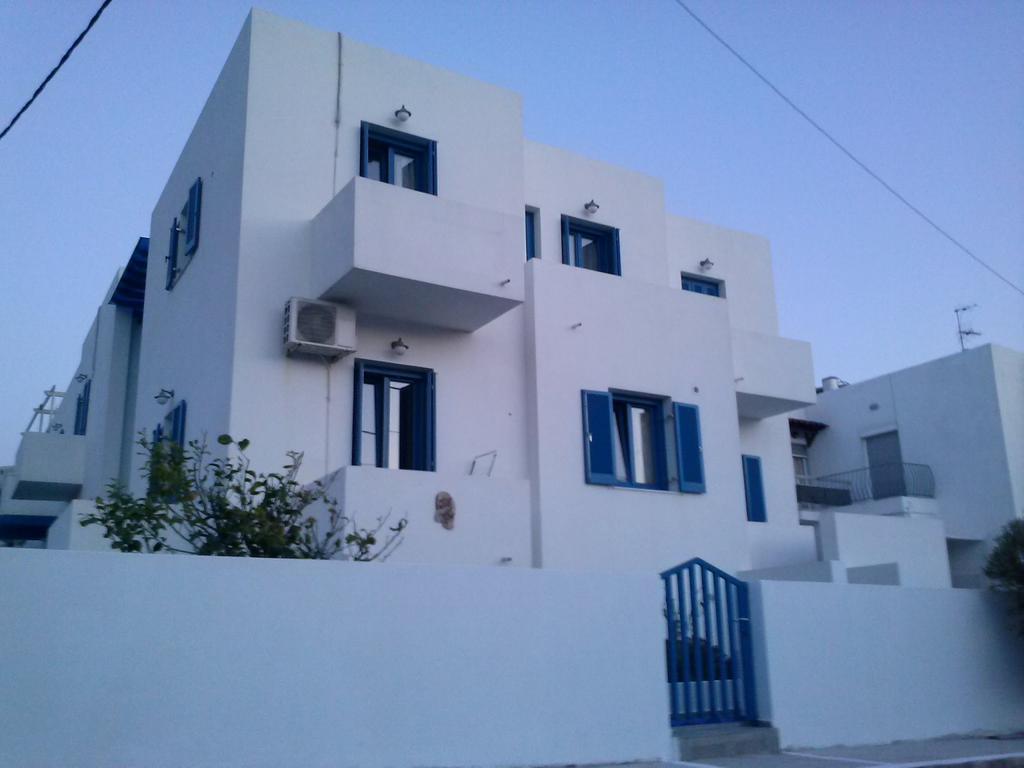 Eleni Apartments Adamantas  Екстериор снимка