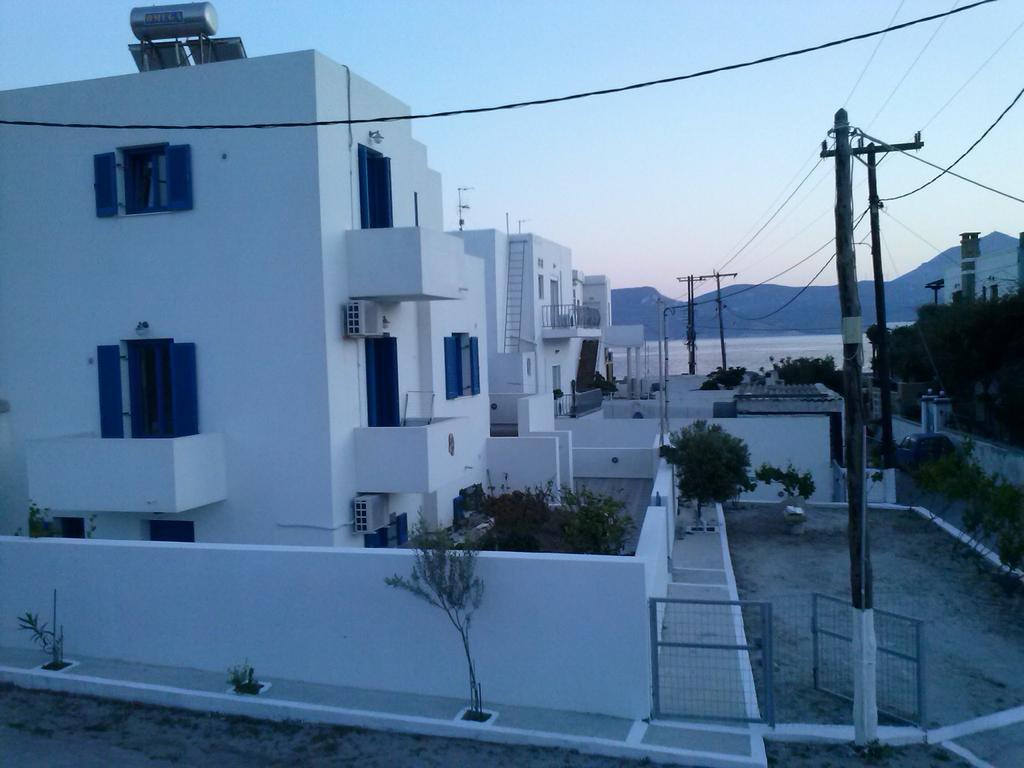 Eleni Apartments Adamantas  Екстериор снимка