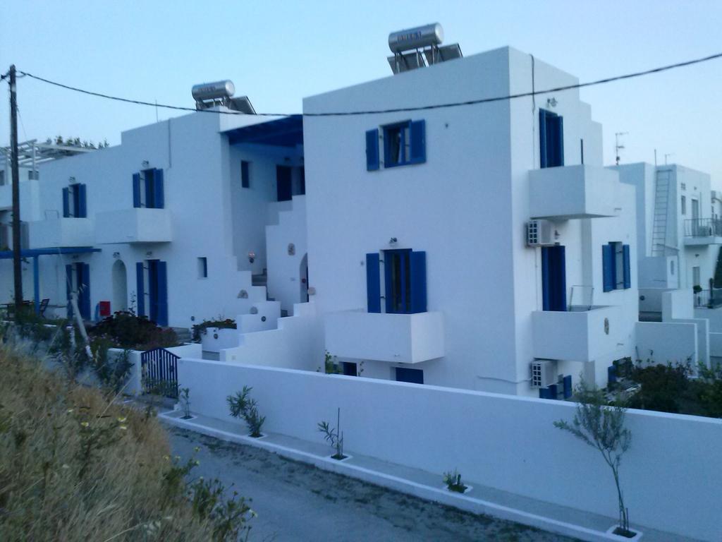 Eleni Apartments Adamantas  Екстериор снимка